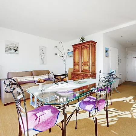 2 Bedroom Stunning In Appartement Royan