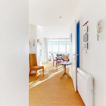 2 Bedroom Stunning In * Royan